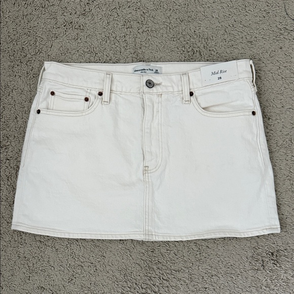 Abercrombie & Fitch Dresses & Skirts - Abercrombie & Fitch White Mini Skirt